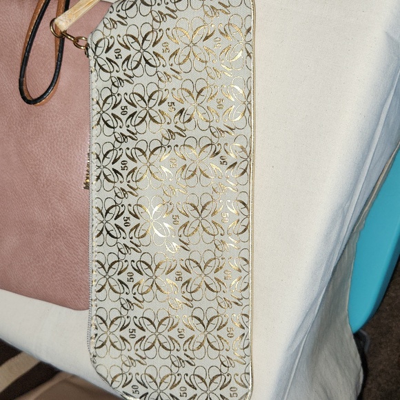 Bundle of Wristlets and Crossbody. - Picture 4 of 16